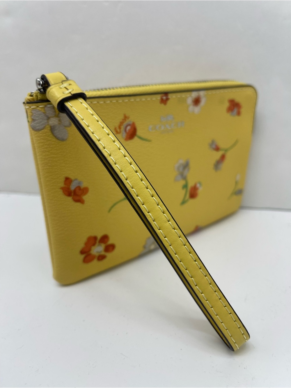 Coach Corner Zip Wristlet With Mystical Floral Print C8701
NWT - Picture 12 of 16